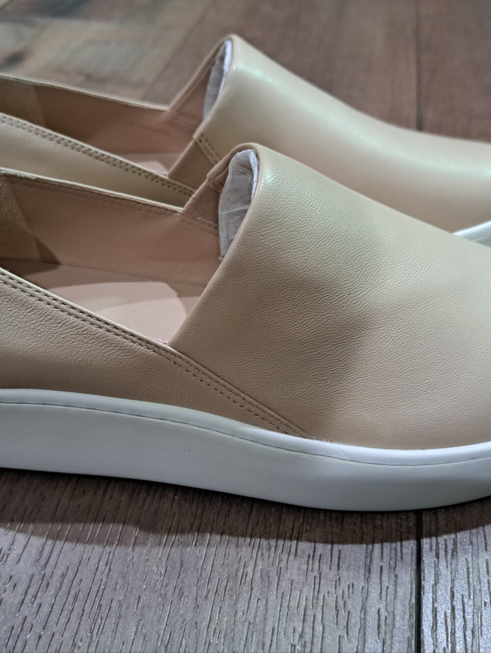 Vince Women Saxon-2 Leather Slip-on Sneakers Wheat/taupe 8.5 M Luxury Shoes